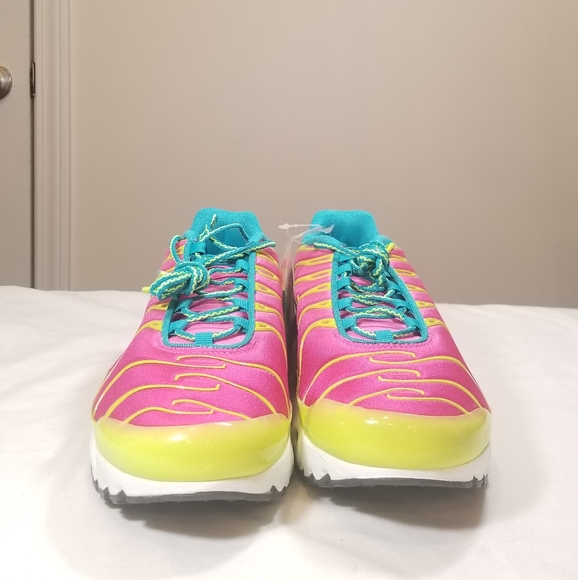 Nike Air Max Plus Volt CW5840 700 - Picture 3 of 9